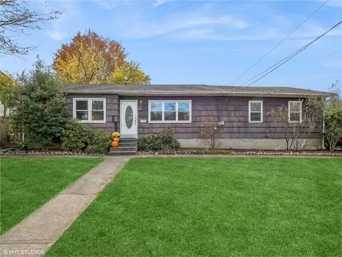 38 Crescent Dr, Beacon, NY 12508