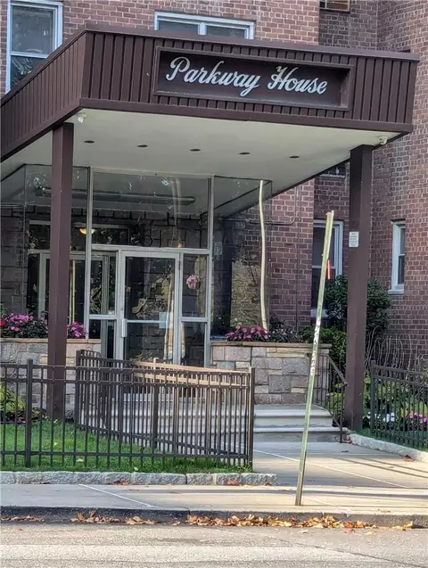 61 Bronx River Rd #8F, Yonkers, NY 10704