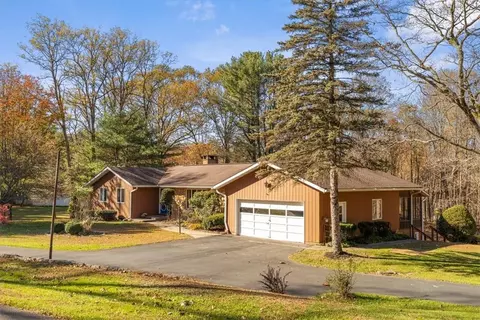 2 Libera Ct, Rhinebeck, NY 12572