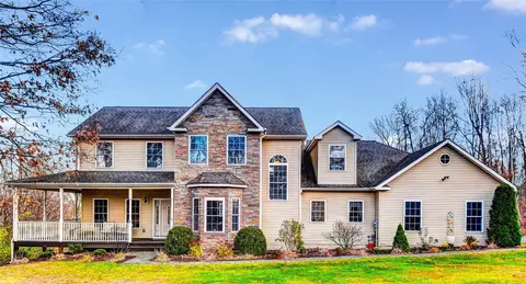 5 Orchard View Dr, Marlboro, NY 12542