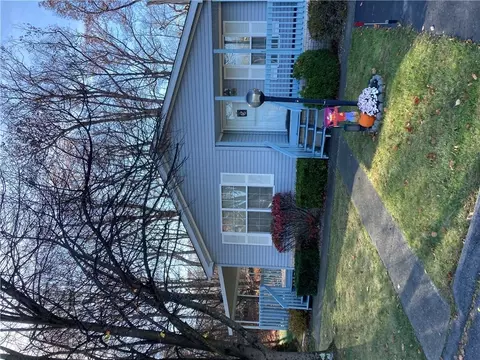 68 Sixth St, Hyde Park, NY 12538