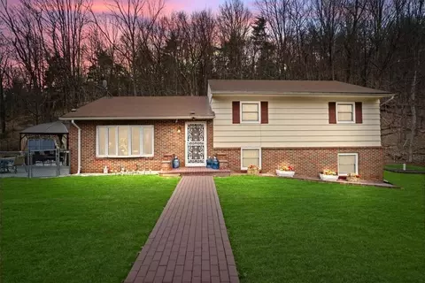 17 Old Minisink Trl, Ellenville, NY 12428