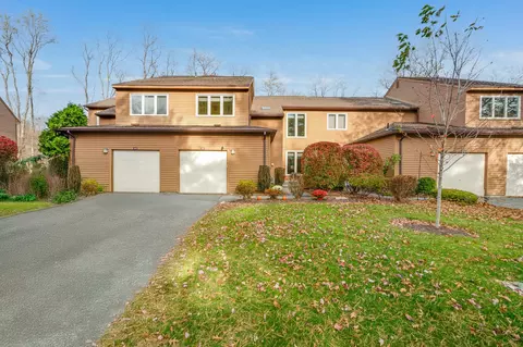 43 Acorn Ln, Yorktown, NY 10598