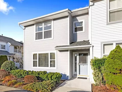16 Lancaster Ct, Clarkstown, NY 10954