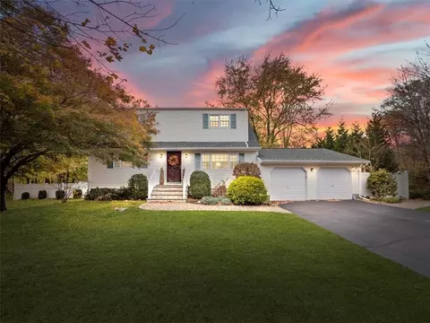 5 Hilltop Rd, Clarkstown, NY 10956