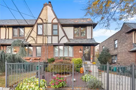 1828 Narragansett Ave, New York, NY 10461