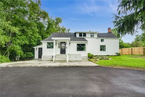 152 Red Schoolhouse Rd, Fishkill, NY 12524