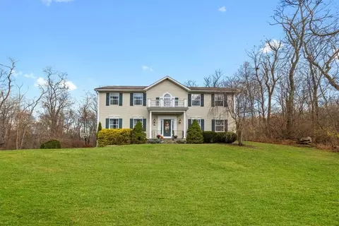 2 Sabrina Ct, Kent, NY 12531