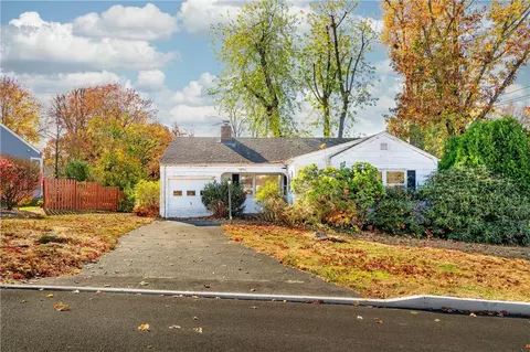 1 Oakhill Rd, Greenburgh, NY 10502