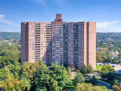 5800 Arlington Ave #2W, New York, NY 10471