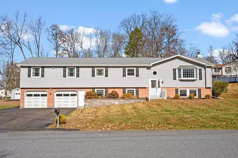 7 Rayland Rd, Newburgh, NY 12550
