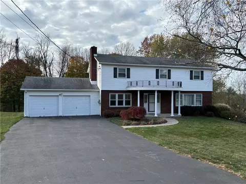 14 Hillview Dr, Poughkeepsie, NY 12603