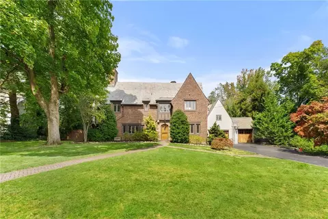 4 Bradford Rd, Scarsdale, NY 10583
