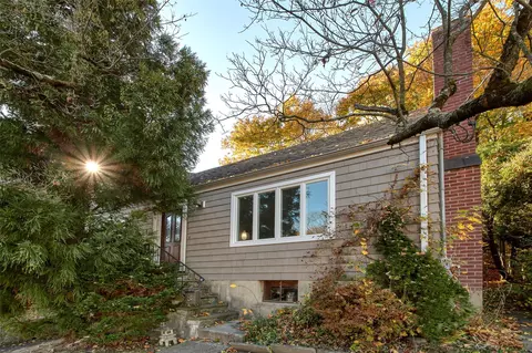 8 Knollwood Dr, Rye Brook, NY 10573