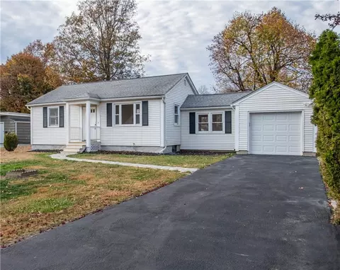 29 Kipp Ave, Fishkill, NY 12524