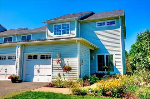 357 Ivy Trl, Rhinebeck, NY 12572