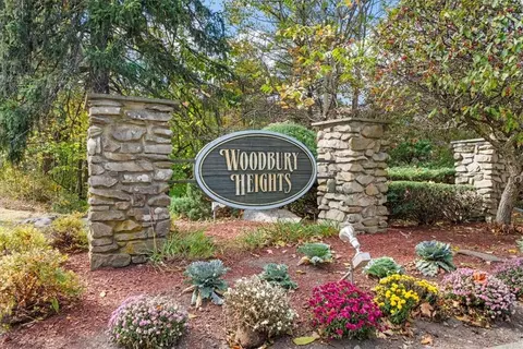 2101 Rosewood Ct, Woodbury, NY 10930