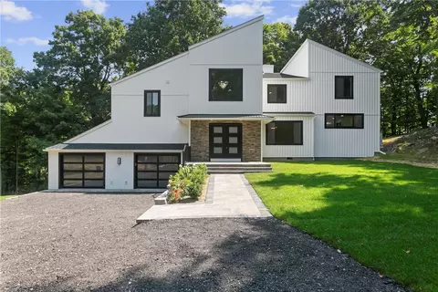 43 Rock Gate Farm Rd, Mount Kisco, NY 10549