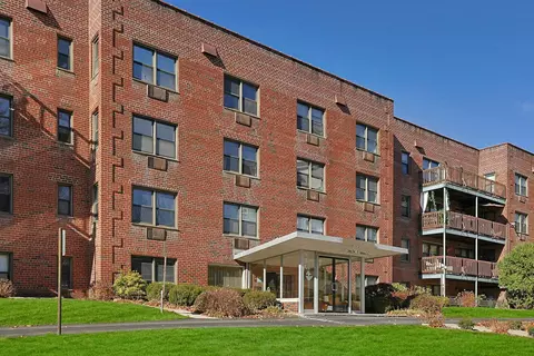 5 Oakdale Mnr #C17, Ramapo, NY 10901