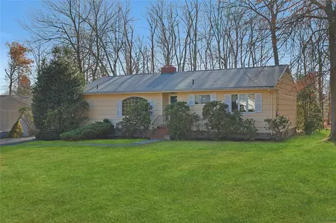 105 New Valley Rd, Clarkstown, NY 10956
