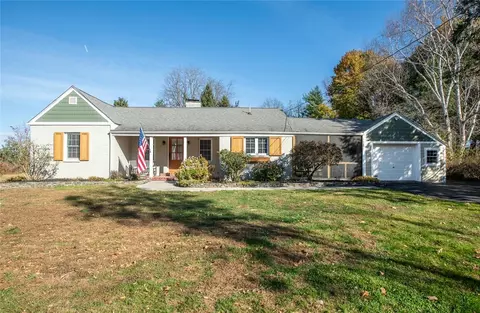 25 Schoolhouse Ln, Poughkeepsie, NY 12603
