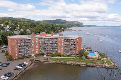 103 Gedney St #1K, Orangetown, NY 10960