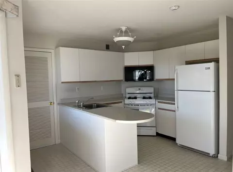9 Viewpoint Ter, Clarkstown, NY 10954