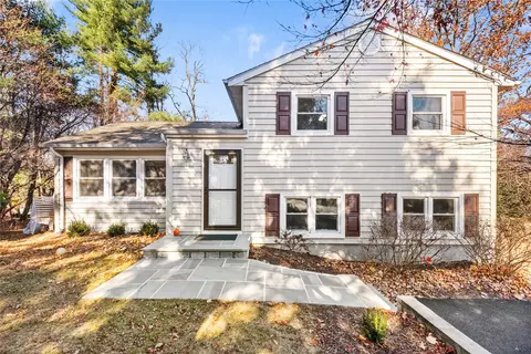 116 Castle Ct, Yorktown, NY 10598