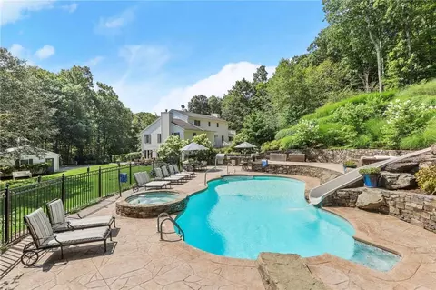 62 Cross Pond Rd, Pound Ridge, NY 10576