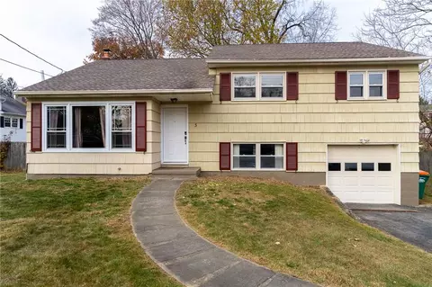 3 Ludlow Dr, Poughkeepsie, NY 12603