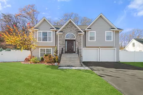 18 Margarita Dr, Stony Point, NY 10980