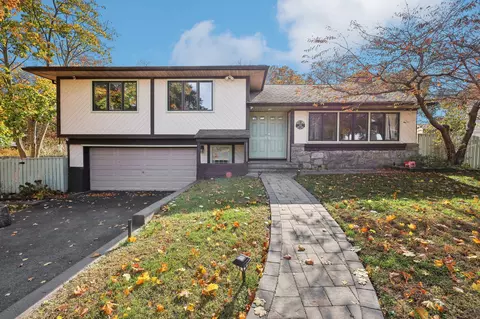 18 Trent Ln, Smithtown, NY 11787