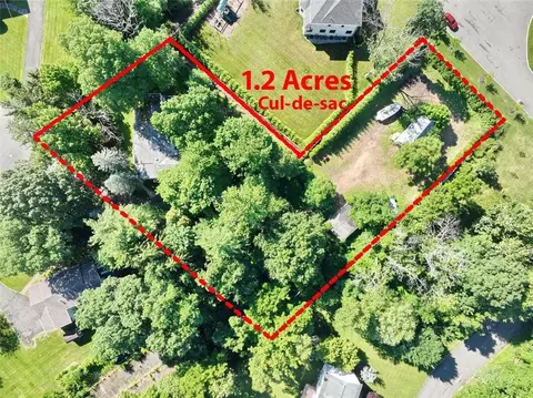 1 Charlotte Dr, Ramapo, NY 10977