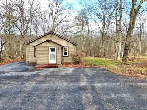 12 Pine Rd, Mount Hope, NY 10963