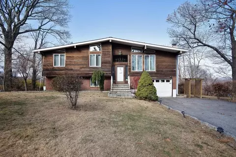 39 Kings Ridge Rd, Mahopac, NY 10541