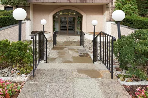 2261 Palmer Ave #2R, New Rochelle, NY 10801