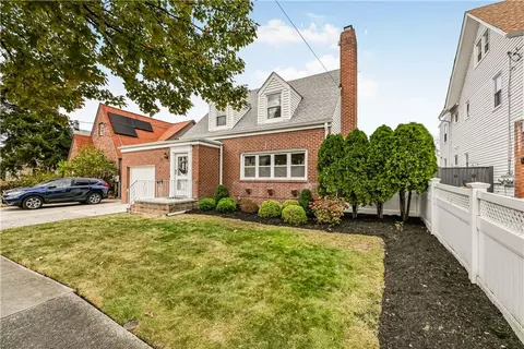 22223 93rd Ave, New York, NY 11428