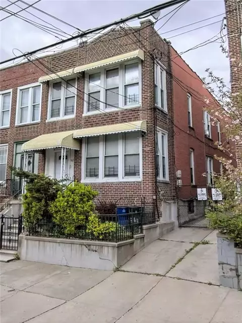 943 E 223rd St, New York, NY 10466
