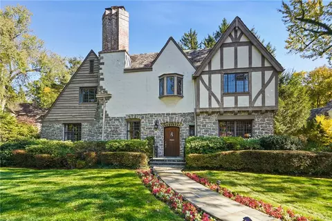 18 Bonnie Briar Ln, Larchmont, NY 10538