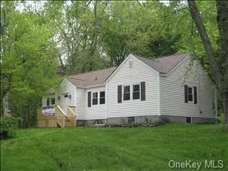 4 Edwin Rd, Poughkeepsie, NY 12603 photo 1