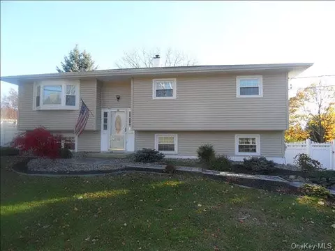 26 Windmill Rd, Poughkeepsie, NY 12601 photo 1