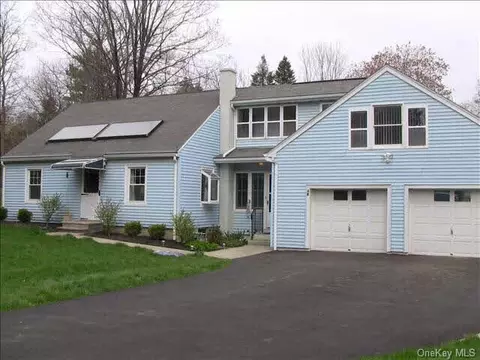 19 Friendly Ln, Poughkeepsie, NY 12603 photo 1