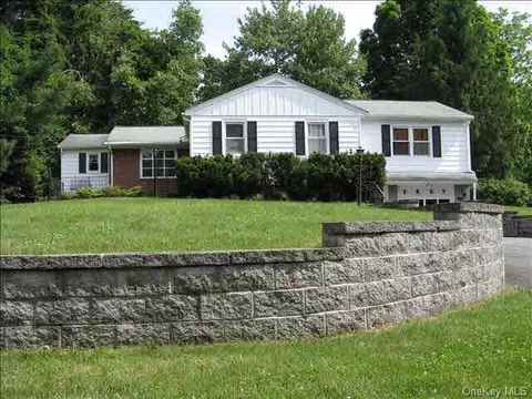 59 Ward Pl, Fishkill, NY 12524 photo 1