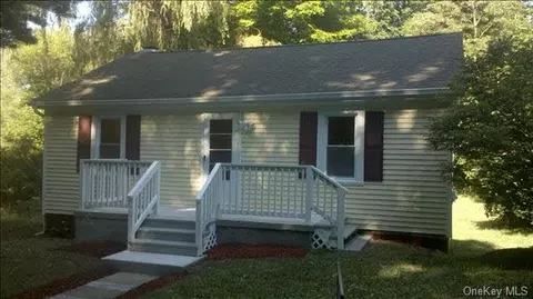 3 Beck Rd, Poughkeepsie, NY 12601 photo 1