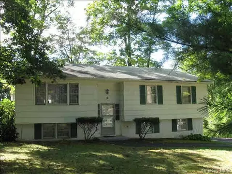 2 Marshall Dr, Poughkeepsie, NY 12601 photo 1