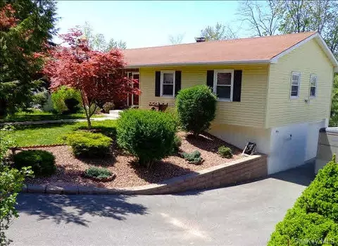29 Longview Rd, Poughkeepsie, NY 12603 photo 1