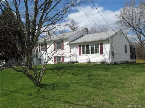 18 Hampton Rd, Poughkeepsie, NY 12603 photo 1