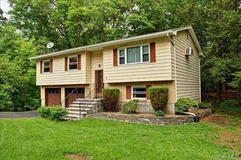 3 Raker Rd, Poughkeepsie, NY 12603 photo 1