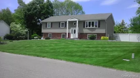 87 Derick Dr, Fishkill, NY 12524 photo 1