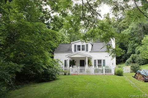256 Smithtown Rd, Wappinger, NY 12524 photo 1